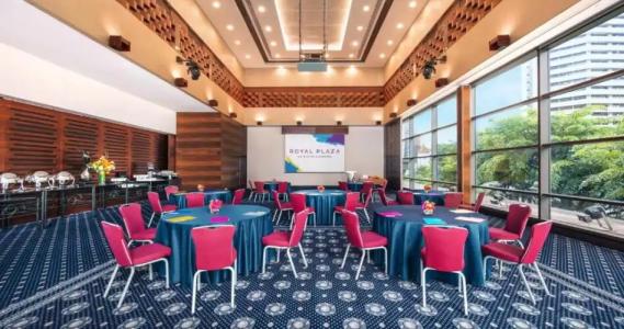 Royal Plaza on Scotts - 19