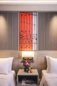 Royal Plaza on Scotts - 12