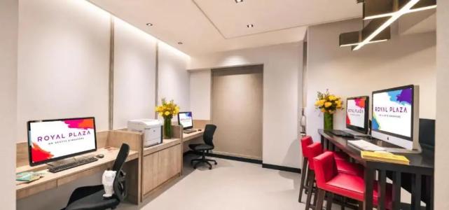 Royal Plaza on Scotts - 23