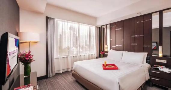 Royal Plaza on Scotts - 2