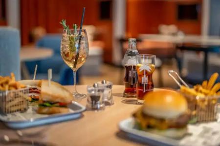 Courtyard by Marriott Cologne - 11