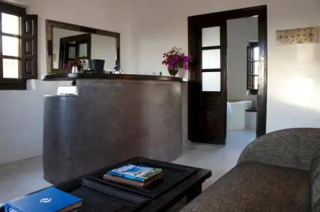 Santorini Heritage Villas - 36