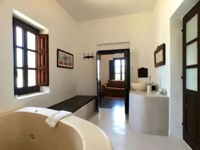 Santorini Heritage Villas - 39