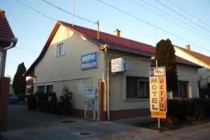 Betti Motel, Kiskunhalas
