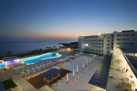 King Evelthon Beach & Resort