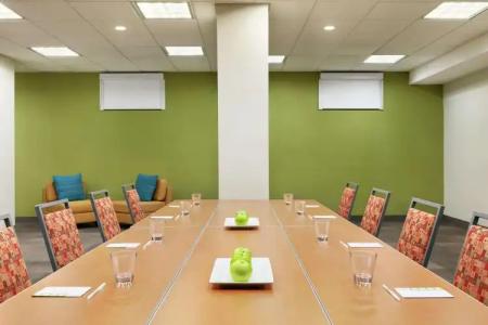 Home2 Suites Long Island City/Manhattan View - 35