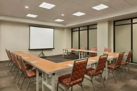 Home2 Suites Long Island City/Manhattan View - 19