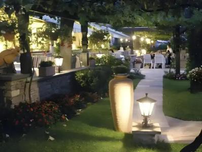 Unter den Linden - 10