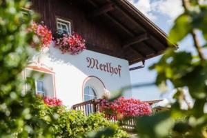 Merlhof, Fie