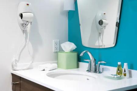 Universal's Cabana Bay Beach Resort - 43