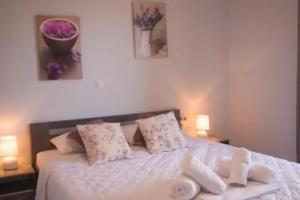7th Heaven Guest house, Lygia