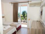 Standard Double room with partial sea view