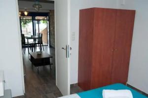 Blue Dreams Apartments, Kinira