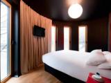 Suite with city view