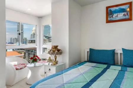 Parvena Sathorn - 28