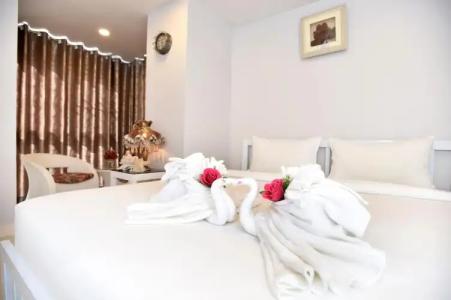 Parvena Sathorn - 16