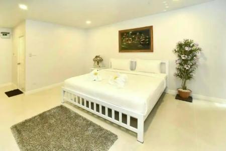 Parvena Sathorn - 11