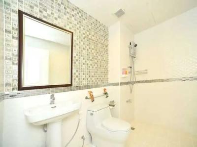 Parvena Sathorn - 37