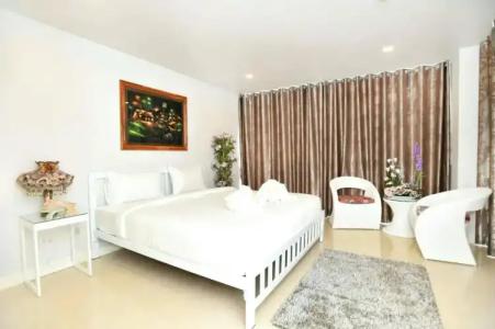 Parvena Sathorn - 32