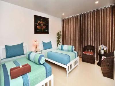Parvena Sathorn - 42