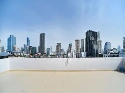Parvena Sathorn - 11