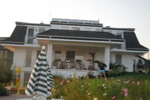 Belvedere Apartments, Byala