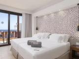 Double room with partial sea view