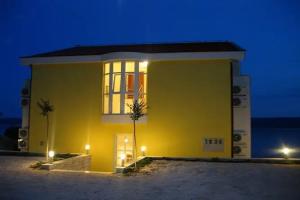 Luxury Apartments Villa Ruzmarina with New Infinity Pool and Lounge Area, Mimice