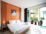 Standard room with pool view