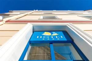Lotus Inn, Athens