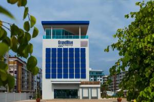 GrandBlue Resort & Beachclub, Mae Pim