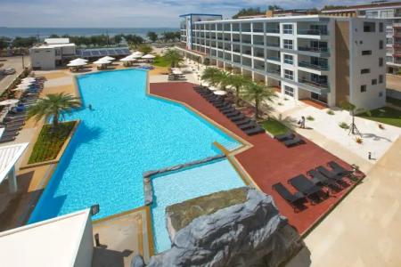 GrandBlue Resort & Beachclub - 13