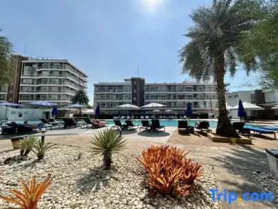 GrandBlue Resort & Beachclub - 80