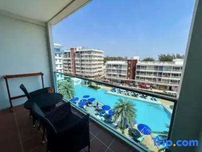 GrandBlue Resort & Beachclub - 77