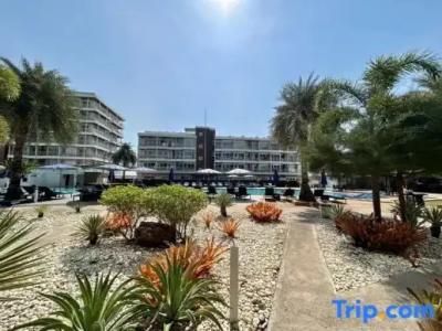 GrandBlue Resort & Beachclub - 81