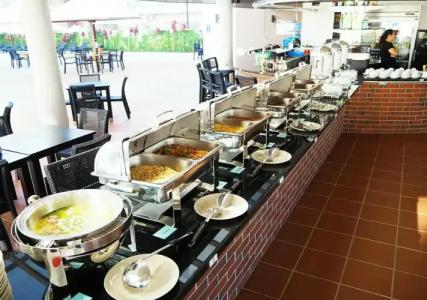 GrandBlue Resort & Beachclub - 12