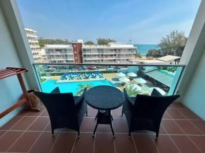 GrandBlue Resort & Beachclub - 60