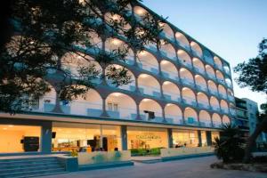 Hotel Cassandra, L'Arenal