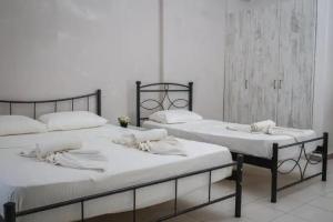 Jenny Hotel, Siviri
