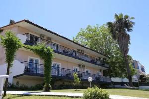 Jenny Hotel, Siviri