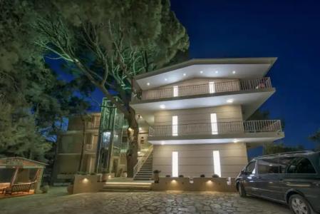 Koukounaria & Suites