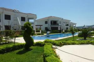 Cristal Villalar, Kemer