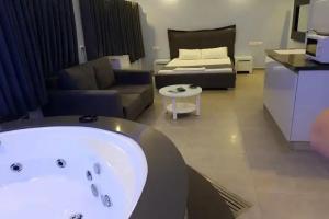 Spat Hotel, Ashdod