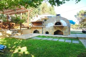 Christinas apartments, Agios Matthaios