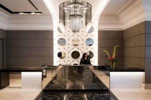 LondonHouse, Curio Collection by Hilton, Chicago
