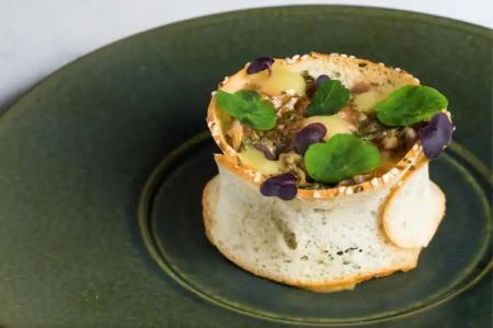 LondonHouse Chicago, Curio Collection by Hilton - 9