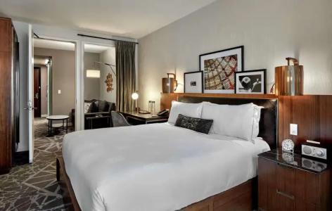 LondonHouse Chicago, Curio Collection by Hilton - 5