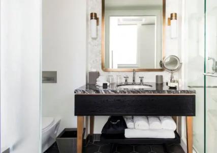 LondonHouse Chicago, Curio Collection by Hilton - 8