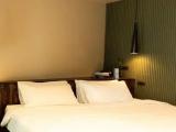 Premier room