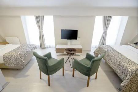 The Corner Inns By Suit - 90